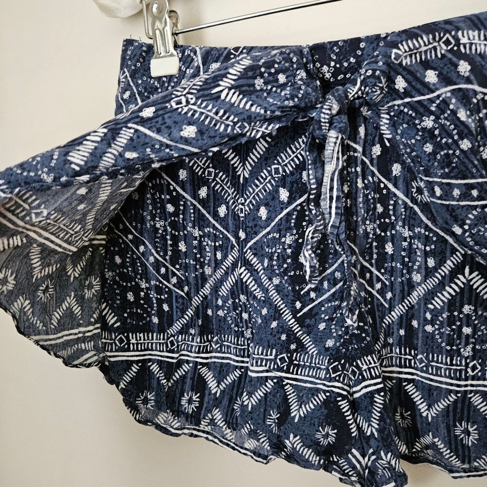 Abercrombie & Fitch Shorts Faux Wrap Tie Blue White Patterned Stretch Casual - Picture 4 of 10